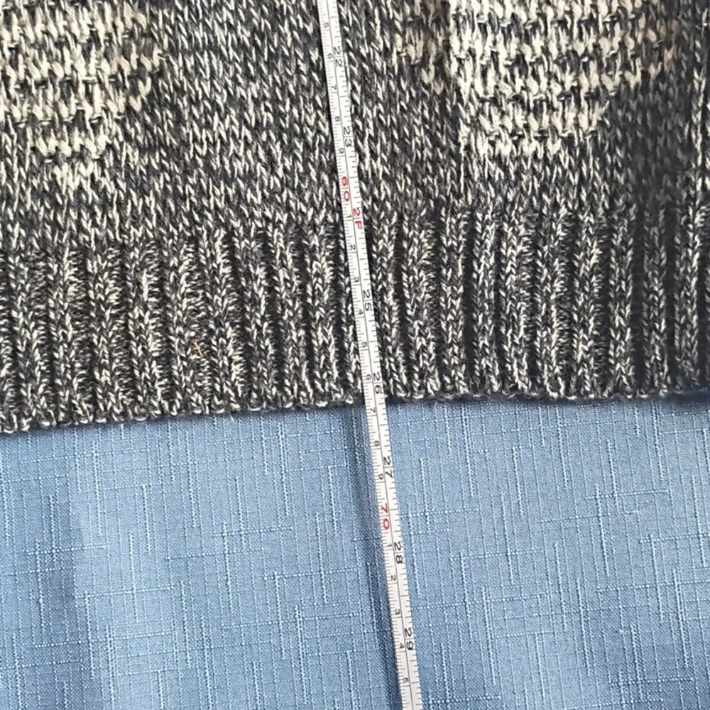 Men's Classic Gray and White Crewneck Sweater